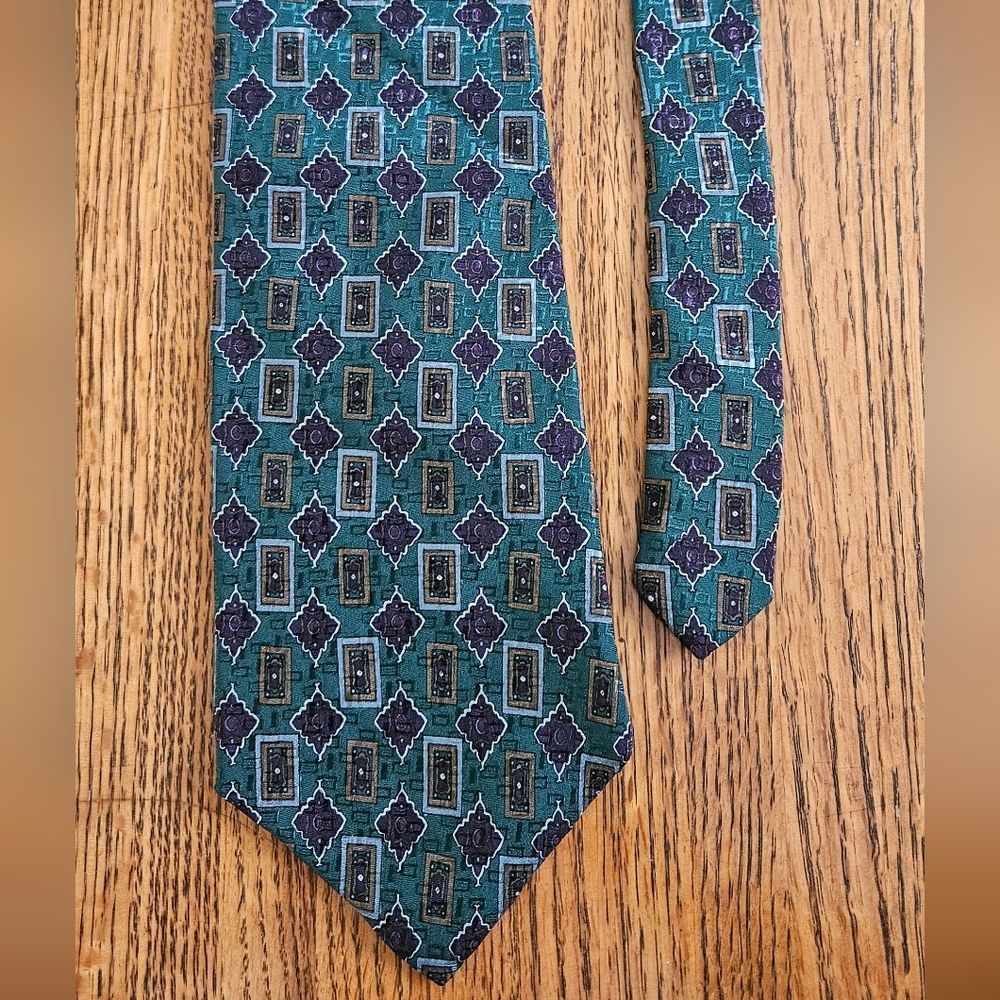 Grahm & Lockwood All silk Tie